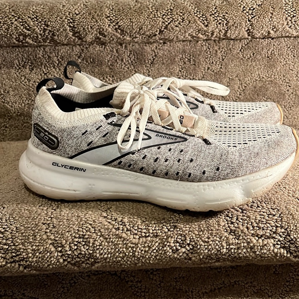 Brooks Women's Athletic Shoes Cream White with Black Accents